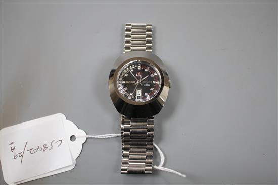 A gentlemans stainless steel Rado Diastar 200M automatic day/date wrist watch.
